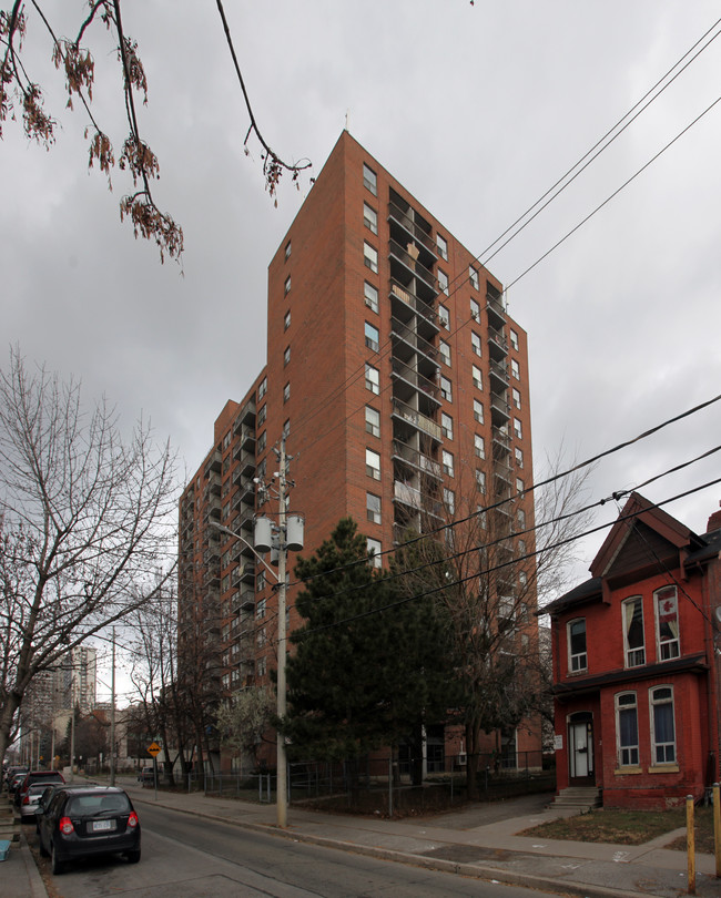 Winchester Square in Toronto, ON - Building Photo - Building Photo