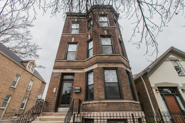 2152 W Fletcher St in Chicago, IL - Building Photo - Other