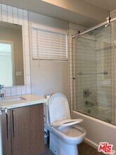 4937 1/2 20th St in Los Angeles, CA - Building Photo - Building Photo