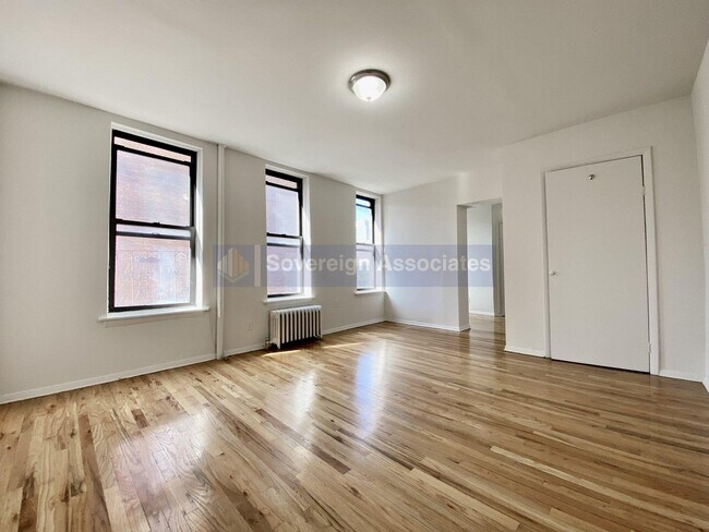 401 E 68th St in New York, NY - Building Photo - Building Photo