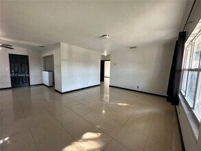 2421 N 57th Terrace in Hollywood, FL - Building Photo - Building Photo