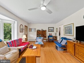 9541 Bel Glade St in Fairfax, VA - Building Photo - Building Photo