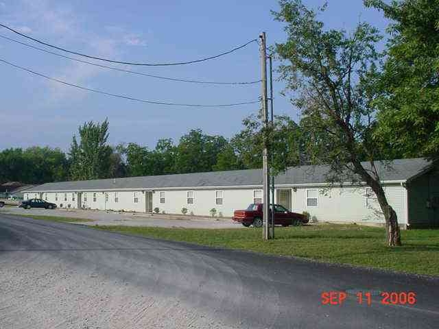 201-207 S Spruce St in Buffalo, MO - Building Photo