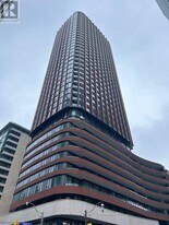 180 Front St E in Toronto, ON - Building Photo