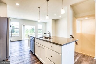 102 Metcalf Terrace in Winchester, VA - Building Photo - Building Photo