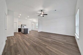 141 County Rd 5102B in Cleveland, TX - Building Photo - Building Photo