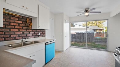 265 Yosemite Dr in Rio Vista, CA - Building Photo - Building Photo