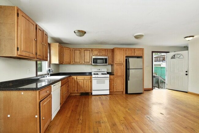 12 Fenton St, Unit 2