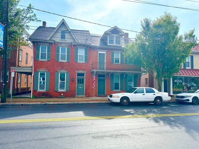 218 S Market St in Elizabethtown, PA - Building Photo - Building Photo