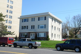 522 Deal Lake Dr in Asbury Park, NJ - Foto de edificio - Building Photo