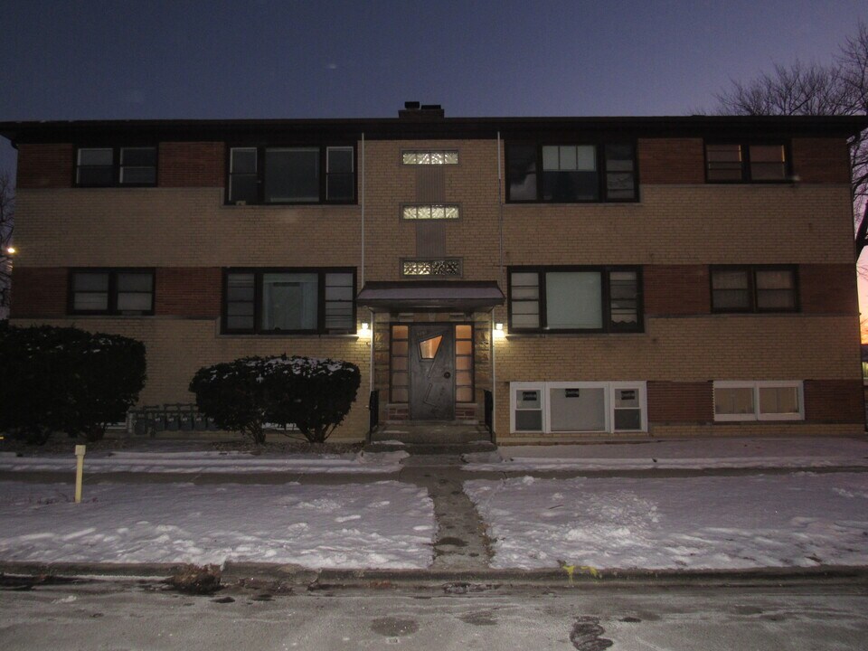 9201 S Pulaski Rd, Unit 2E in Evergreen Park, IL - Building Photo