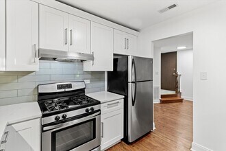 850 Sheldon Ct in Wheaton, IL - Building Photo - Building Photo