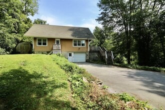 67 Ketchamtown Rd in Wappingers Falls, NY - Building Photo - Building Photo