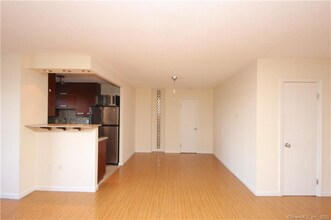 44 Strawberry Hill Ave in Stamford, CT - Building Photo - Building Photo
