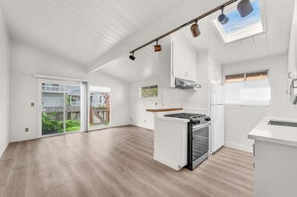 215 Willow St in Pacific Grove, CA - Building Photo - Building Photo