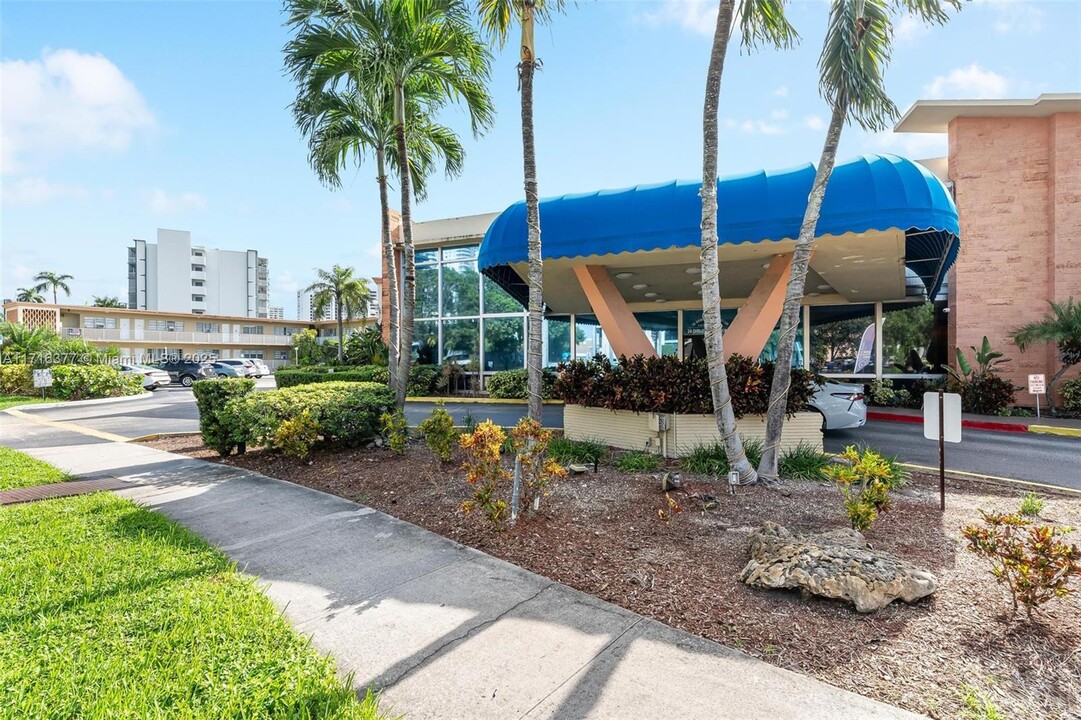 26 Diplomat Pkwy in Hallandale Beach, FL - Building Photo