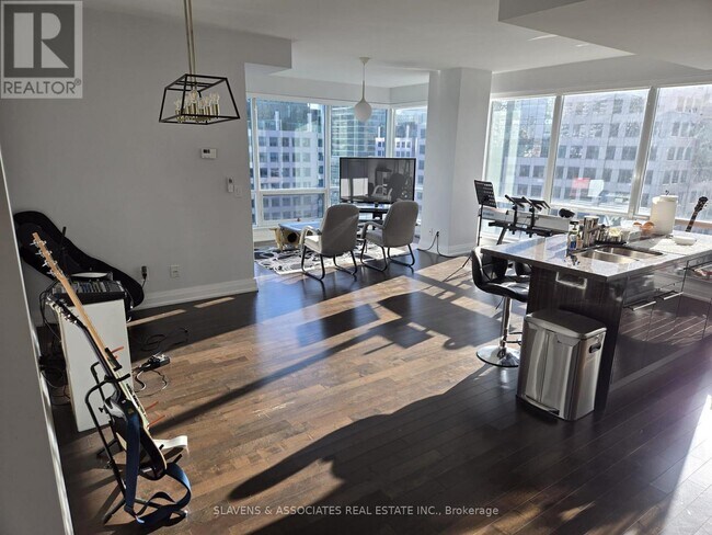 80 John St in Toronto, ON - Building Photo - Building Photo