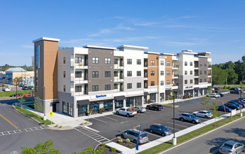 Residence 15 at Village Plaza in Clifton Park, NY - Building Photo - Building Photo