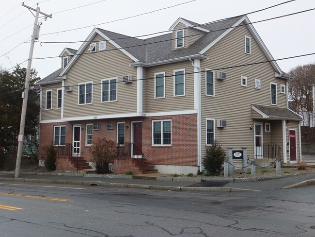 property at 1581 Commercial St