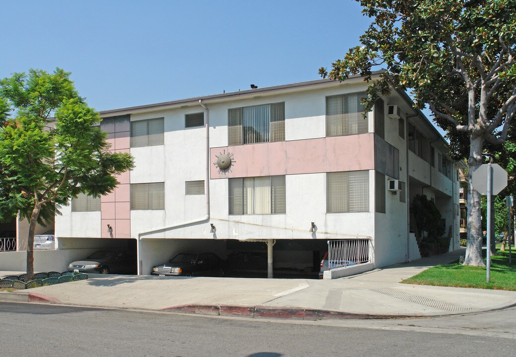 8338 Clinton St in Los Angeles, CA - Building Photo