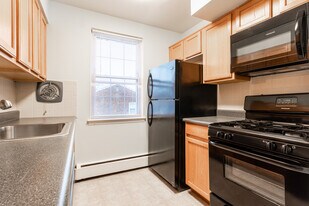 Bradford Arms Apartments in Cedar Grove, NJ - Building Photo