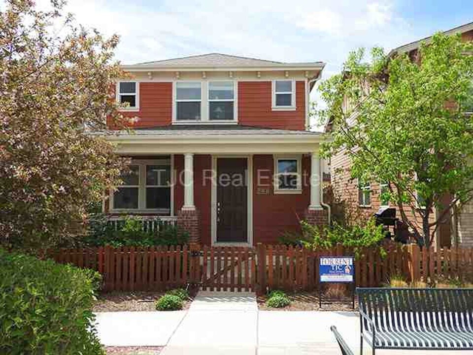 8984 E 29th Pl in Denver, CO - Building Photo