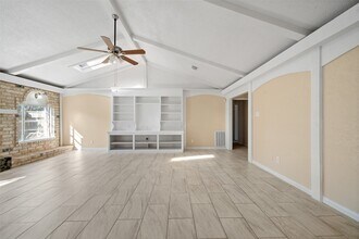 19218 Enchanted Oaks Dr in Spring, TX - Building Photo - Building Photo