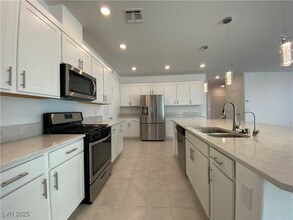 7109 Moss Hl Ave in Las Vegas, NV - Building Photo - Building Photo