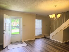 12439 Coursey Blvd in Baton Rouge, LA - Foto de edificio - Building Photo
