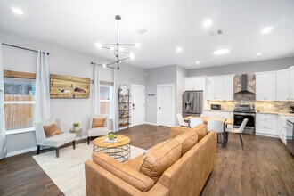 1528 Lamar St, Unit 1 in San Antonio, TX - Building Photo - Building Photo