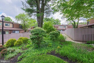 17 Farmhouse Ct in Pikesville, MD - Building Photo - Building Photo