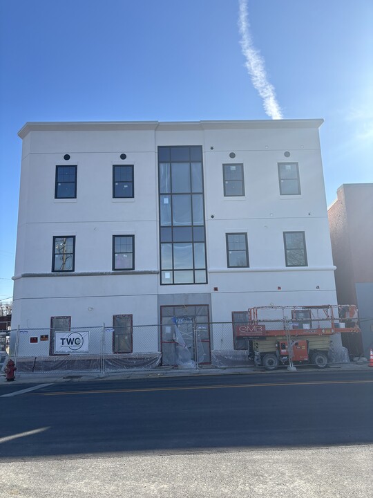 128 E Market St, Unit A in Laurel, DE - Building Photo