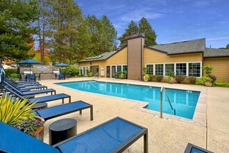 Newport Crossing in Newcastle, WA - Foto de edificio - Building Photo