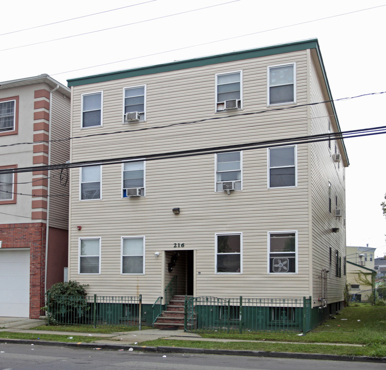 216 Trumbull St in Elizabeth, NJ - Building Photo