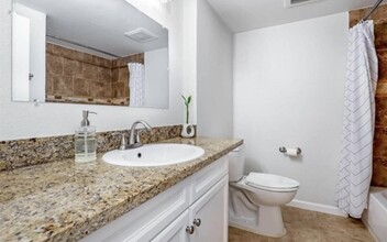 200 Suntree Ln, Unit 204 in Pleasant Hill, CA - Foto de edificio - Building Photo