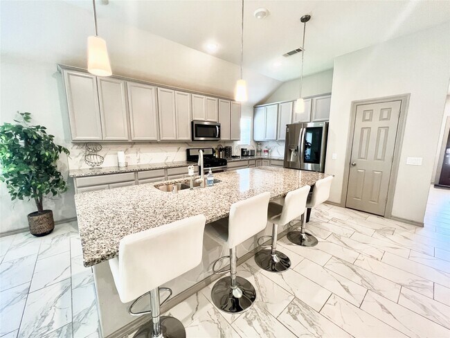 6 Log House Ct in Tomball, TX - Building Photo - Building Photo