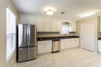 6945 Meadow Way Ln in Fort Worth, TX - Building Photo - Building Photo