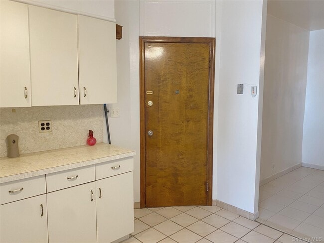 74-51 64th Pl in Queens, NY - Building Photo - Building Photo