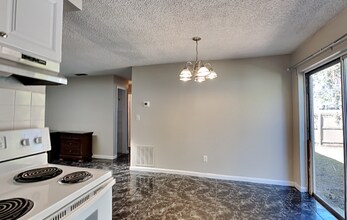 1215 Lake Highland Dr in Orlando, FL - Building Photo - Building Photo