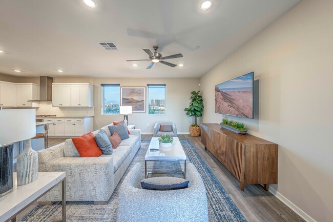 113 Bowery in Irvine, CA - Foto de edificio - Building Photo