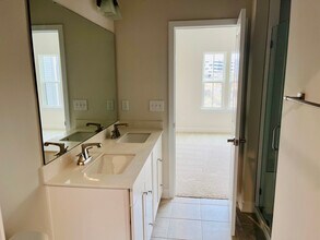 3635 S Tryon St in Charlotte, NC - Building Photo - Building Photo