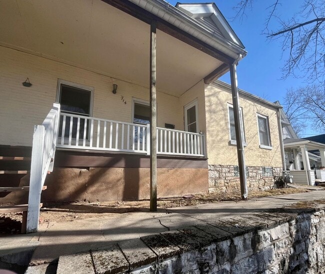 property at 714 E 6th St