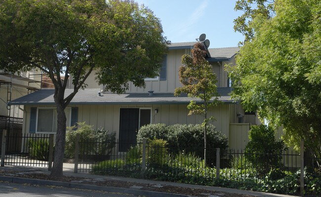 22782 Vermont St in Hayward, CA - Foto de edificio - Building Photo