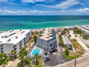 2400 N Beach Rd in Englewood, FL - Building Photo - Building Photo