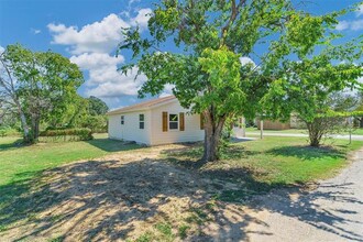 214 Stone St in Granbury, TX - Building Photo - Building Photo