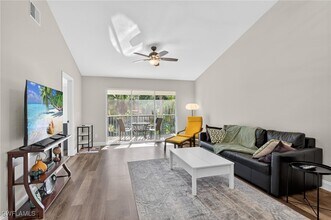 209 Robin Hood Cir in Naples, FL - Building Photo - Building Photo