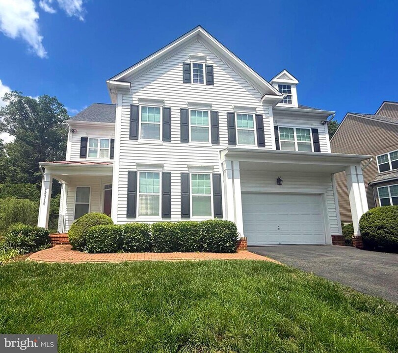 16316 Sandy Ridge Ct in Woodbridge, VA - Building Photo