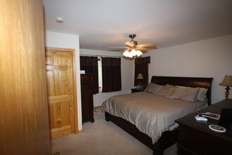 8811 Rendon Dr in Anchorage, AK - Building Photo - Building Photo