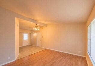 7527 Dell Oak Dr in San Antonio, TX - Building Photo - Building Photo