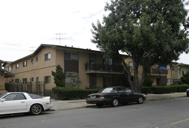 1862 Pine Ave in Long Beach, CA - Foto de edificio - Building Photo